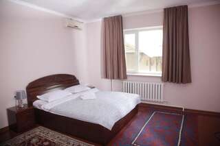Хостелы Kyrgyz House Hostel Бишкек Двухместный номер Делюкс с 1 кроватью и дополнительной кроватью-2
